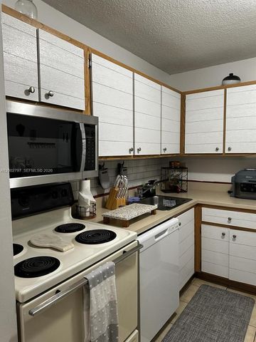 7220 NW 179th St 111, Hialeah, FL 33015