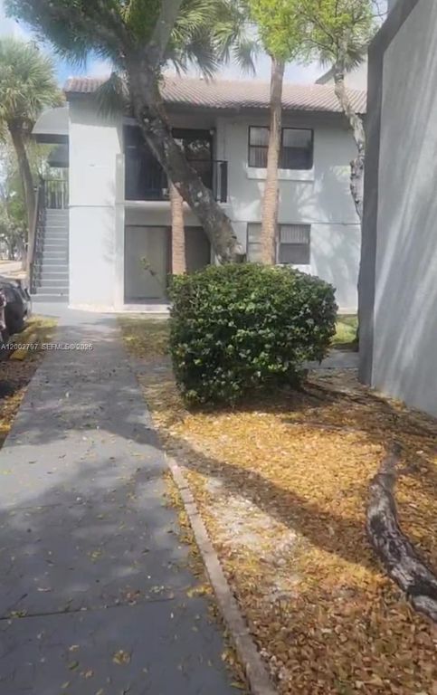 7220 NW 179th St 111, Hialeah, FL 33015