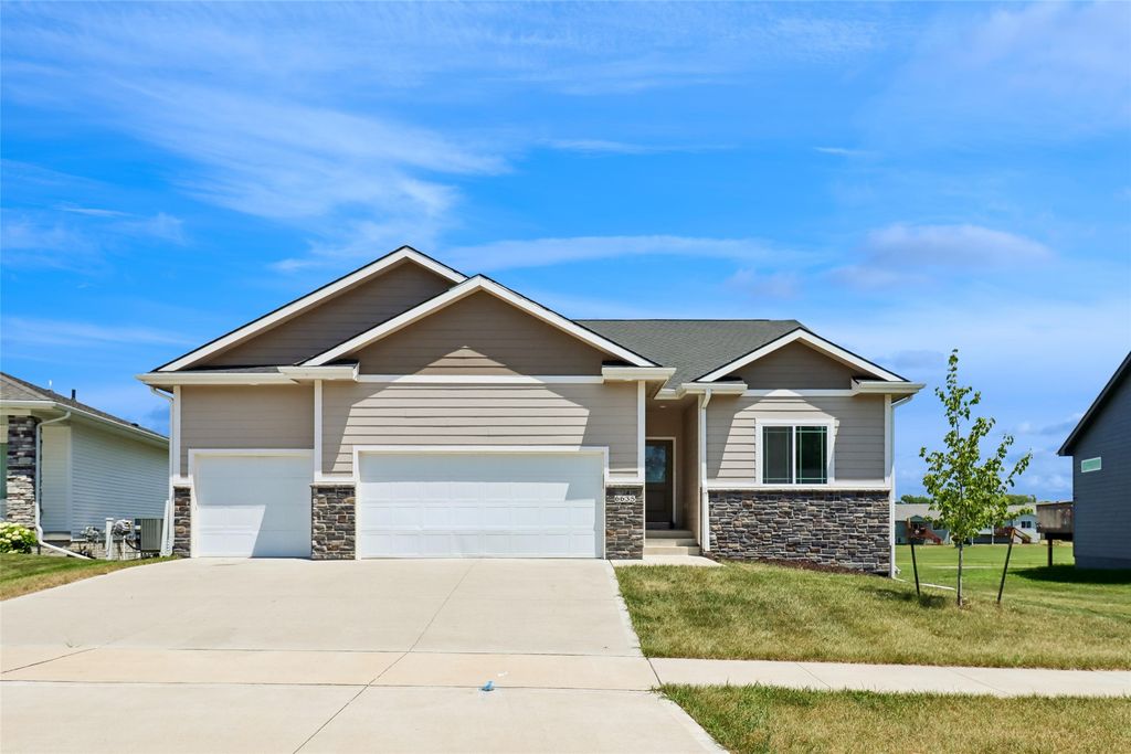 6635 NE 9th Court, Des Moines, IA 50313