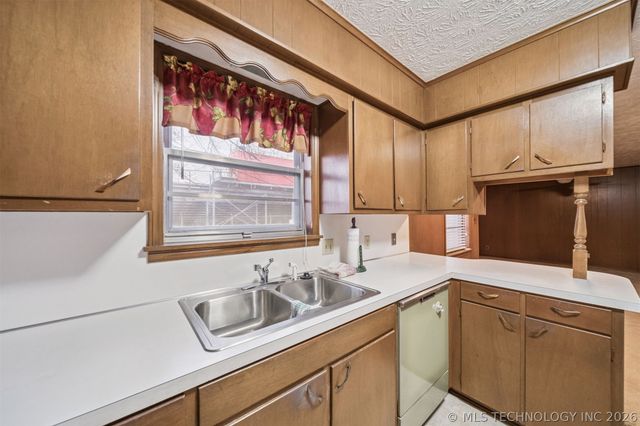 320 E 17th Street, Claremore, OK 74017