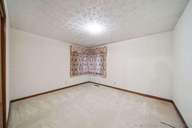 320 E 17th Street, Claremore, OK 74017