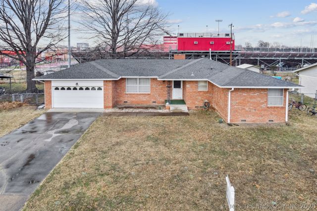 320 E 17th Street, Claremore, OK 74017