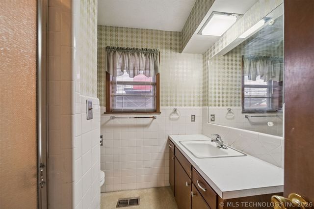 320 E 17th Street, Claremore, OK 74017