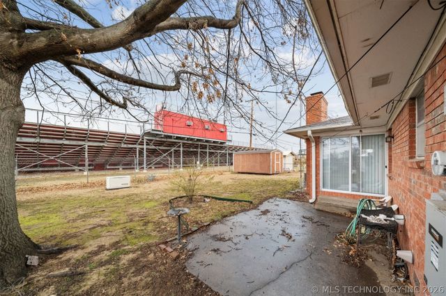 320 E 17th Street, Claremore, OK 74017