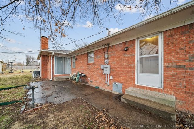 320 E 17th Street, Claremore, OK 74017