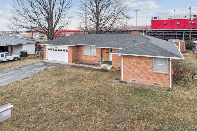 320 E 17th Street, Claremore, OK 74017