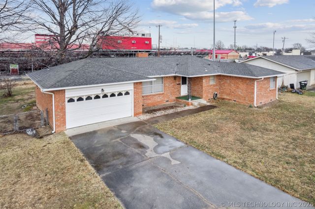 320 E 17th Street, Claremore, OK 74017