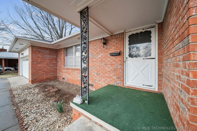 320 E 17th Street, Claremore, OK 74017