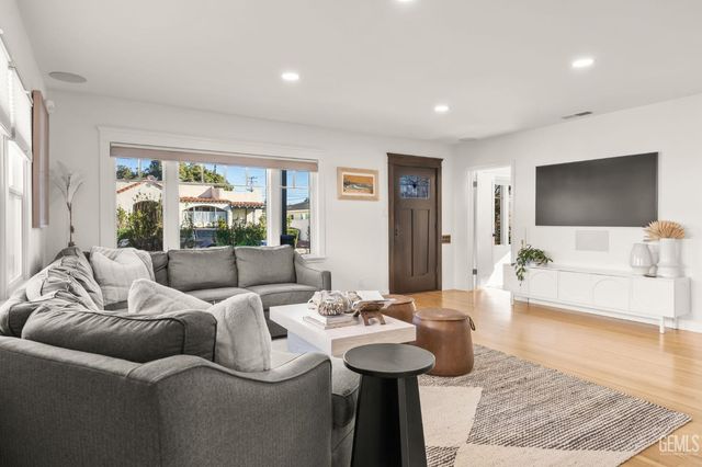 215 Coronado Street, Ventura, CA 93001