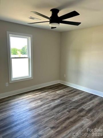 295 Northbrook III School Road, Vale, NC 28168
