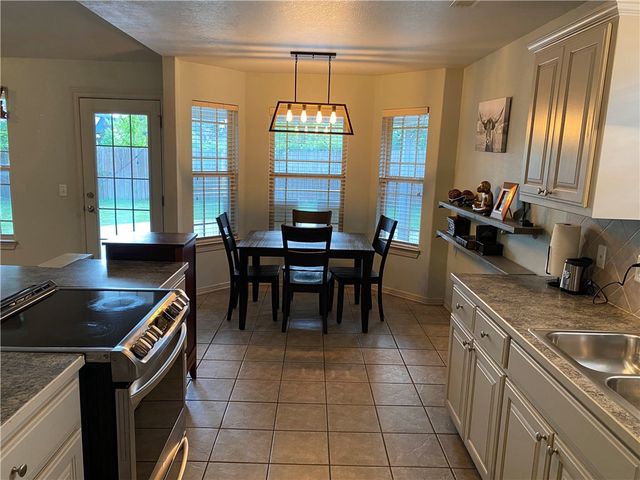 2949 Bluegrass Place, Fayetteville, AR 72704