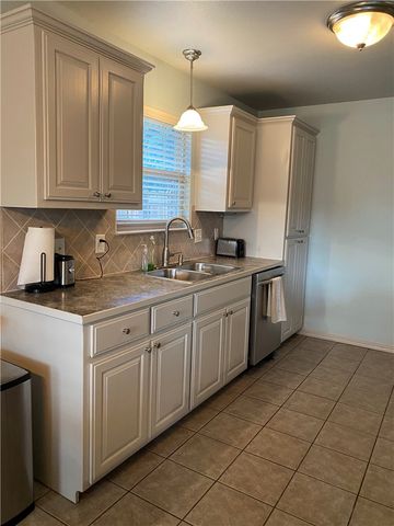 2949 Bluegrass Place, Fayetteville, AR 72704