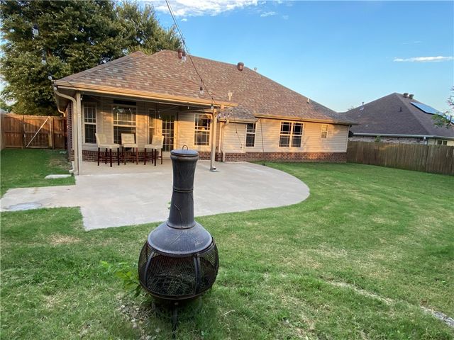 2949 Bluegrass Place, Fayetteville, AR 72704