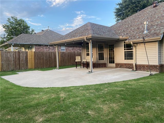 2949 Bluegrass Place, Fayetteville, AR 72704