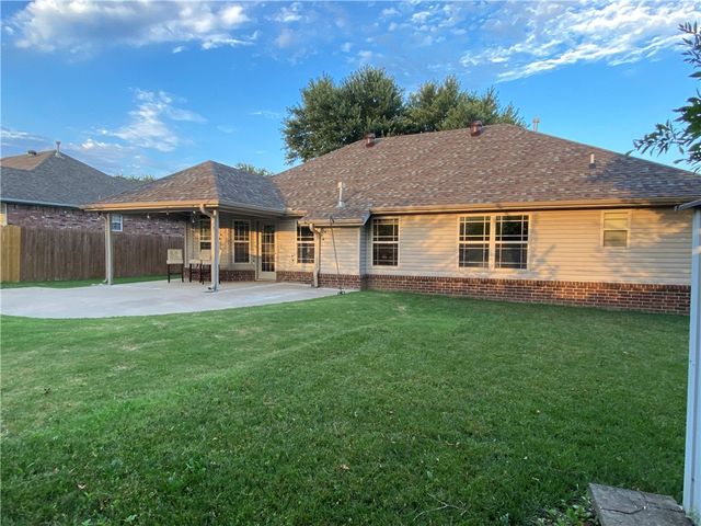 2949 Bluegrass Place, Fayetteville, AR 72704