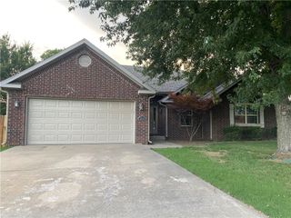 2949 Bluegrass Place, Fayetteville, AR 72704