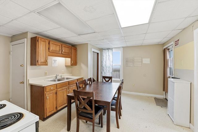 127 Orange St, Springfield, MA 01108