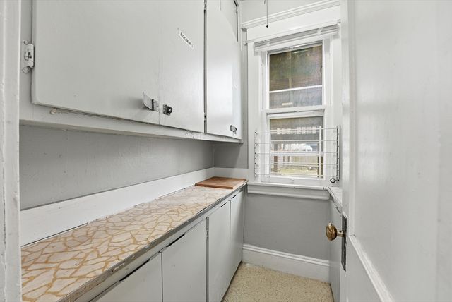 127 Orange St, Springfield, MA 01108