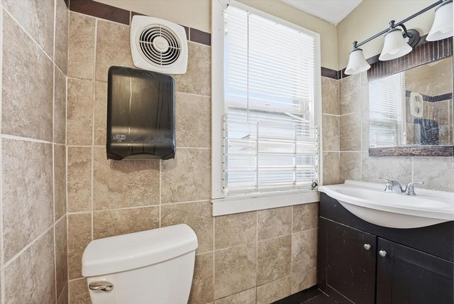 127 Orange St, Springfield, MA 01108