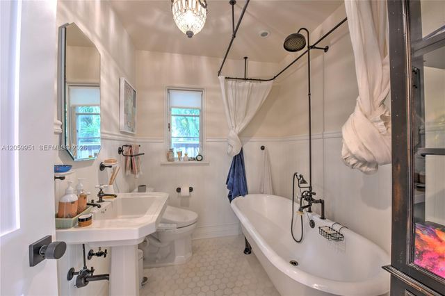 110 N 16th Ave, Hollywood, FL 33020