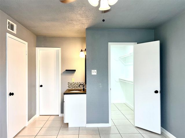 2750 Holly Hall Street 605, Houston, TX 77054