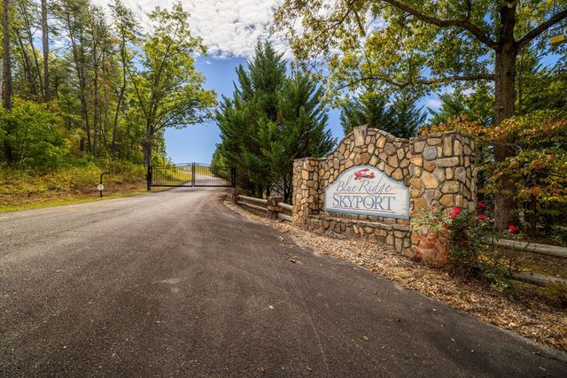 179 Cessna Loop, Blue Ridge, GA 30513