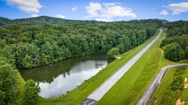 179 Cessna Loop, Blue Ridge, GA 30513