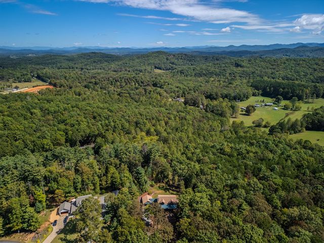 179 Cessna Loop, Blue Ridge, GA 30513