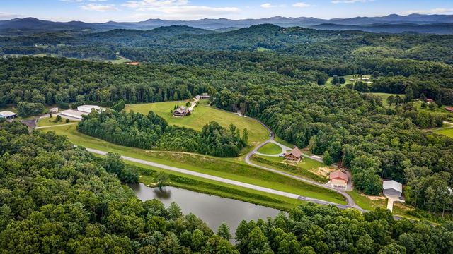 179 Cessna Loop, Blue Ridge, GA 30513