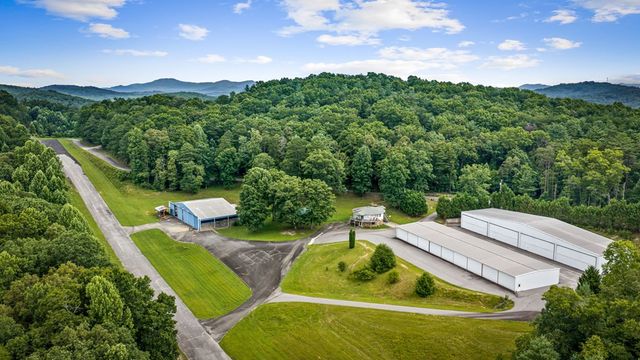 179 Cessna Loop, Blue Ridge, GA 30513