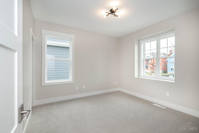 3217 Gilbert Avenue, Cincinnati, OH 45207