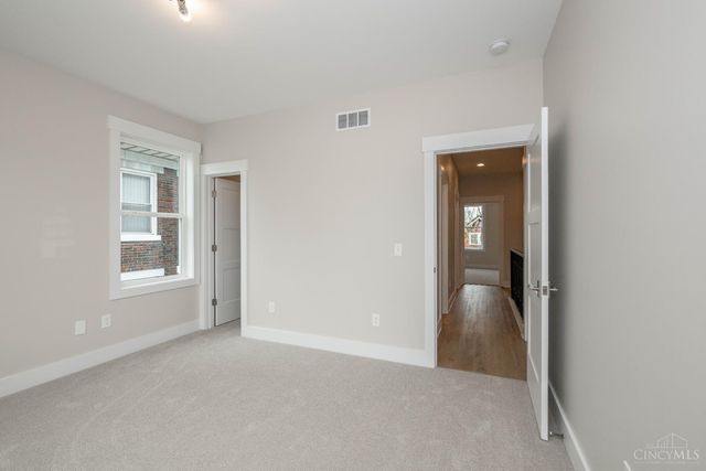 3217 Gilbert Avenue, Cincinnati, OH 45207