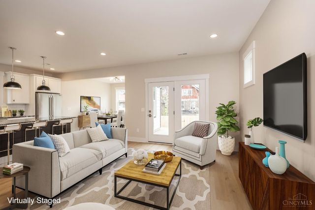 3217 Gilbert Avenue, Cincinnati, OH 45207