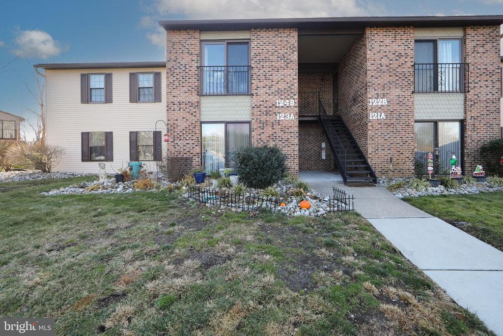 123-A BIRCHFIELD CT, Mount Laurel, NJ 08054