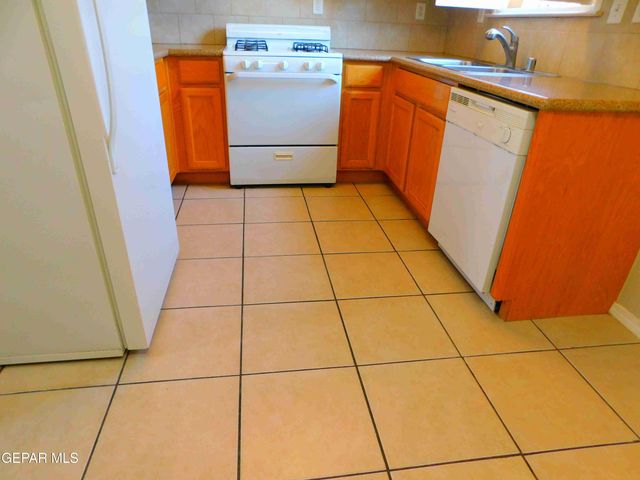 10051 RAILROAD Drive 204, El Paso, TX 79924