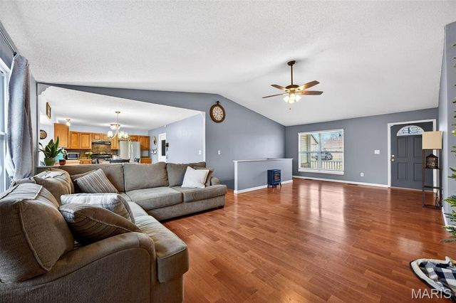 214 Universal Drive, St Peters, MO 63376