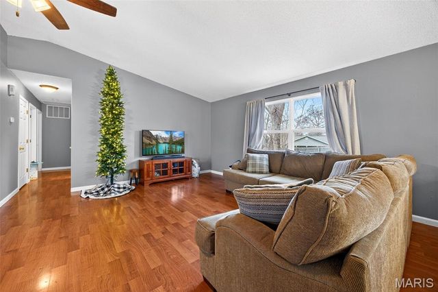 214 Universal Drive, St Peters, MO 63376