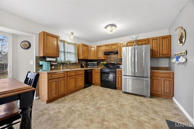 214 Universal Drive, St Peters, MO 63376