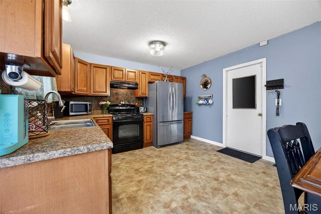 214 Universal Drive, St Peters, MO 63376