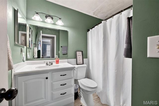 214 Universal Drive, St Peters, MO 63376