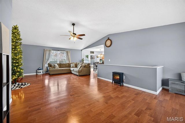 214 Universal Drive, St Peters, MO 63376