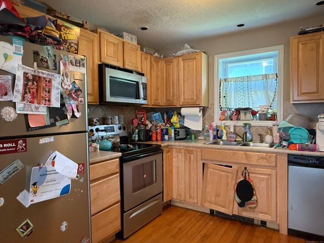 16 Brown Avenue, Windsor, CT 06095