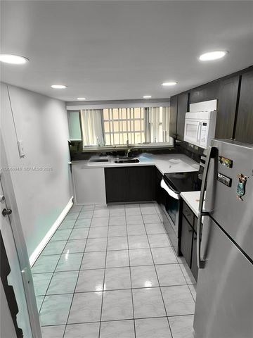 920 NE 199th St 309-3J, Miami, FL 33179