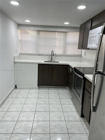 920 NE 199th St 309-3J, Miami, FL 33179