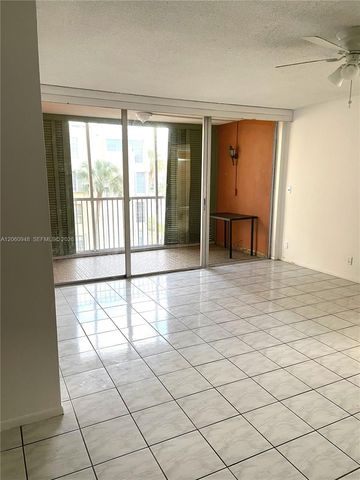 920 NE 199th St 309-3J, Miami, FL 33179