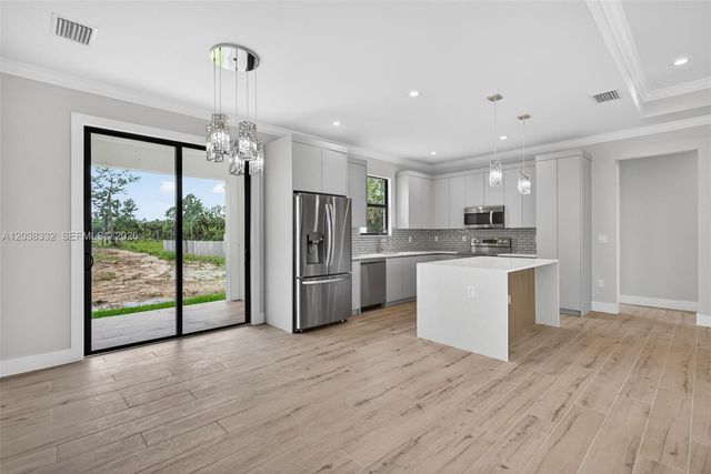 8248 SUN N LAKE BLVD, Sebring, FL 33872