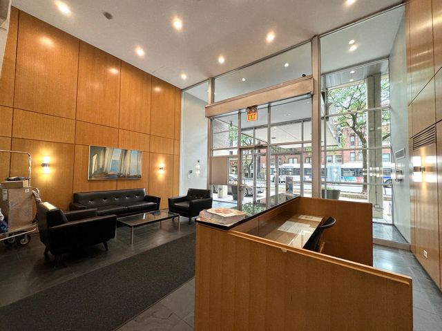 3033 N SHERIDAN Road 1505, Chicago, IL 60657