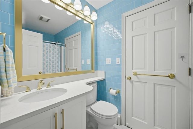 19 Crapo St, Taunton, MA 02780