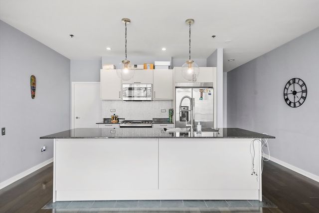 653 N Kingsbury Street 1207, Chicago, IL 60654