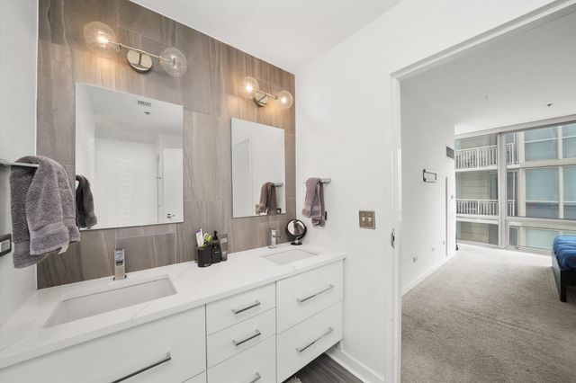 653 N Kingsbury Street 1207, Chicago, IL 60654